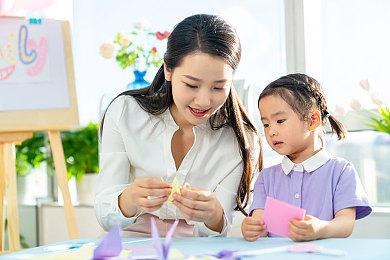 让 GIANLUCA VIALLI 的精神发光发热——EA SPORTS™ 为当地孩童铺路，携手前进